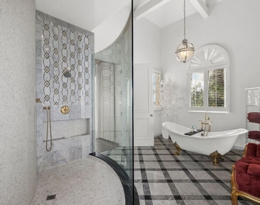 1368 Doheny Place - Photo Thumbnail 15