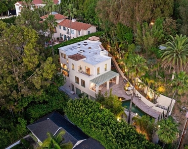 1368 Doheny Place - Photo Thumbnail 9