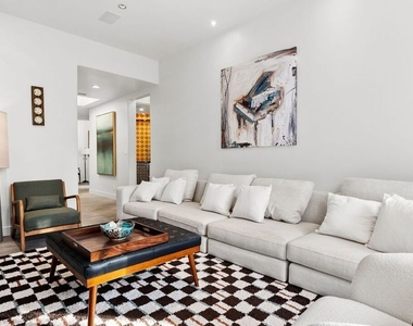 1368 Doheny Place - Photo Thumbnail 21