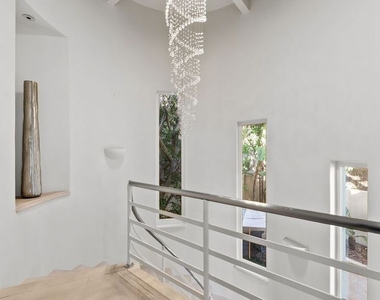 1368 Doheny Place - Photo Thumbnail 31