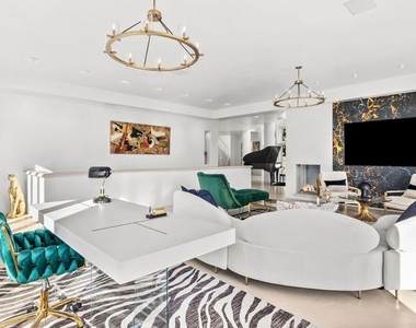1368 Doheny Place - Photo Thumbnail 12
