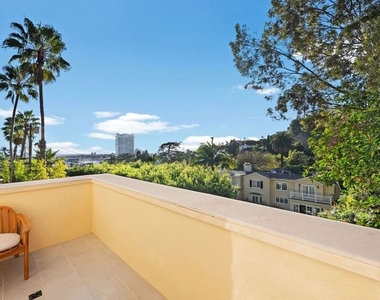 1368 Doheny Place - Photo Thumbnail 30