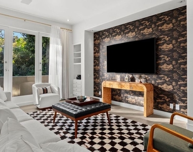1368 Doheny Place - Photo Thumbnail 7