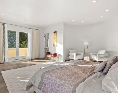 1368 Doheny Place - Photo Thumbnail 26
