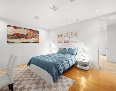 1368 Doheny Place - Photo Thumbnail 14