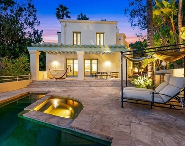 1368 Doheny Place - Photo Thumbnail 8