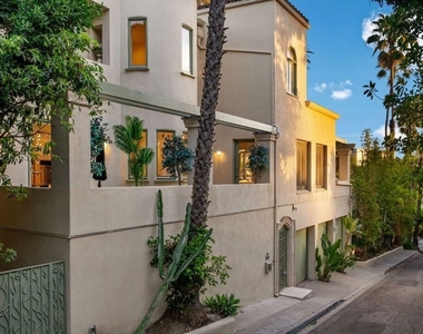 1368 Doheny Place - Photo Thumbnail 24