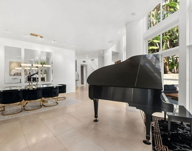 1368 Doheny Place - Photo Thumbnail 28