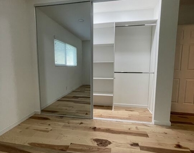 4427 Don Tomaso Drive - Photo Thumbnail 9