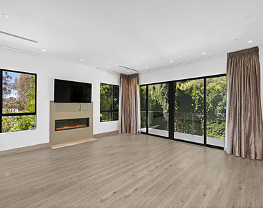11200 Dona Lola Drive - Photo Thumbnail 17