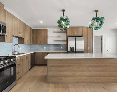 822 N Orange Grove Avenue - Photo Thumbnail 3