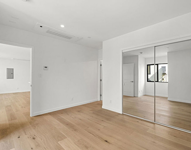 822 N Orange Grove Avenue - Photo Thumbnail 14