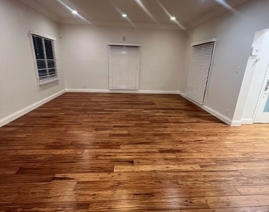 9373 W Olympic Boulevard - Photo Thumbnail 13