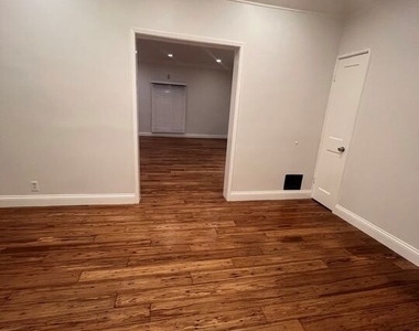 9373 W Olympic Boulevard - Photo Thumbnail 11