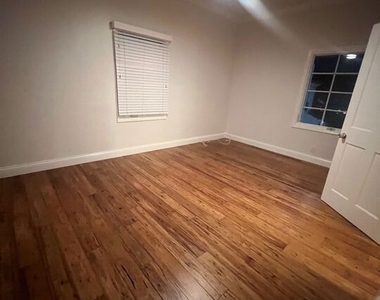9373 W Olympic Boulevard - Photo Thumbnail 19
