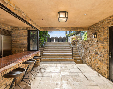 964 Palisades Beach Road - Photo Thumbnail 45