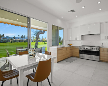 407 Desert Holly Drive - Photo Thumbnail 10