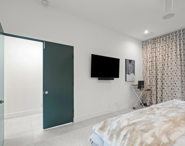 407 Desert Holly Drive - Photo Thumbnail 17