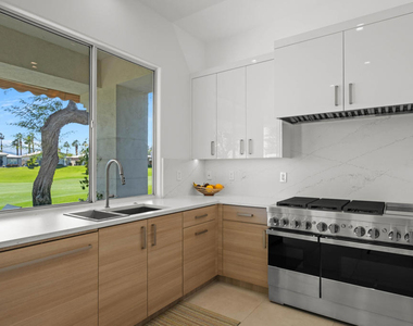 407 Desert Holly Drive - Photo Thumbnail 12