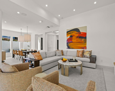 407 Desert Holly Drive - Photo Thumbnail 8