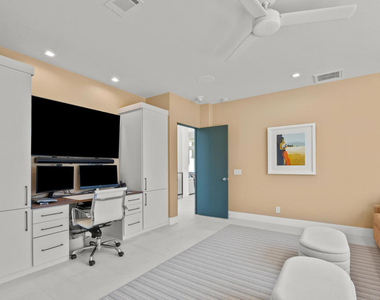 407 Desert Holly Drive - Photo Thumbnail 27