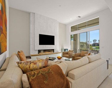 407 Desert Holly Drive - Photo Thumbnail 6