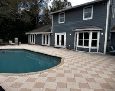 4332 145th Avenue N - Photo Thumbnail 2