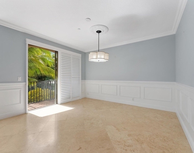 604 Ne Francesca Lane - Photo Thumbnail 14