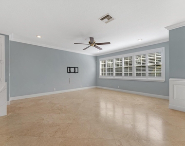 604 Ne Francesca Lane - Photo Thumbnail 12