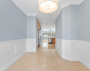 604 Ne Francesca Lane - Photo Thumbnail 8