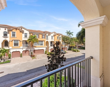 604 Ne Francesca Lane - Photo Thumbnail 43