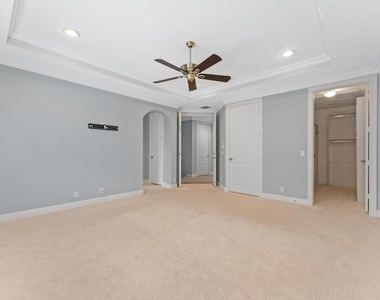 604 Ne Francesca Lane - Photo Thumbnail 17
