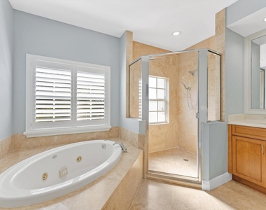 604 Ne Francesca Lane - Photo Thumbnail 20