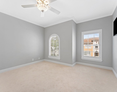 604 Ne Francesca Lane - Photo Thumbnail 22