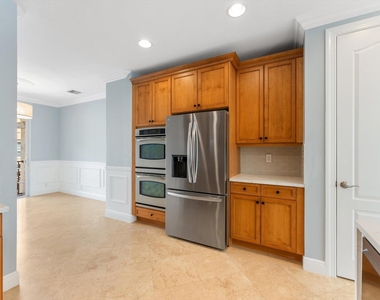 604 Ne Francesca Lane - Photo Thumbnail 6