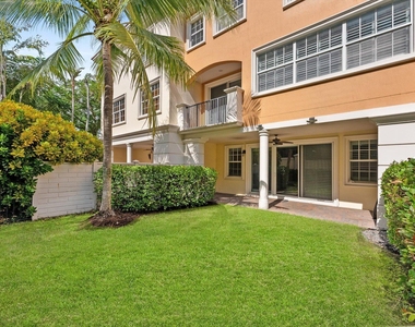 604 Ne Francesca Lane - Photo Thumbnail 40