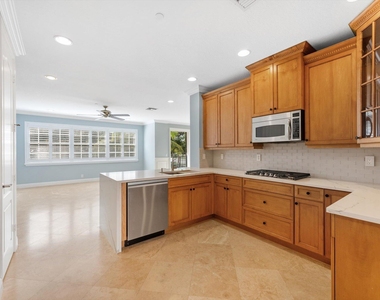 604 Ne Francesca Lane - Photo Thumbnail 5