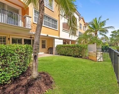 604 Ne Francesca Lane - Photo Thumbnail 45