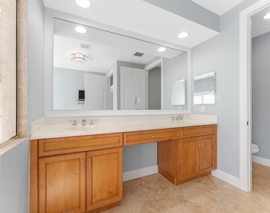 604 Ne Francesca Lane - Photo Thumbnail 21
