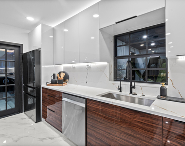 516 Royal Plaza Drive - Photo Thumbnail 30