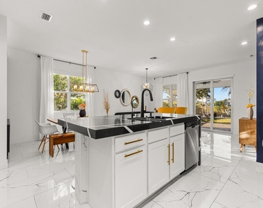 11828 Sw Lyra Drive - Photo Thumbnail 11