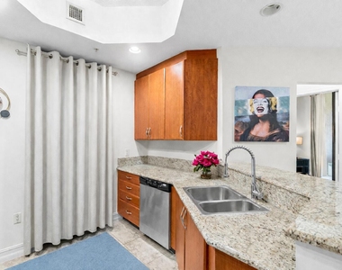 701 S Olive Avenue - Photo Thumbnail 8