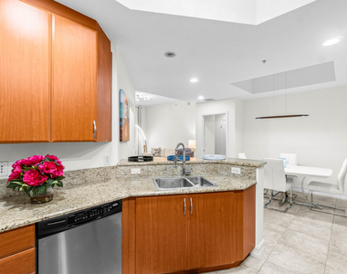 701 S Olive Avenue - Photo Thumbnail 7