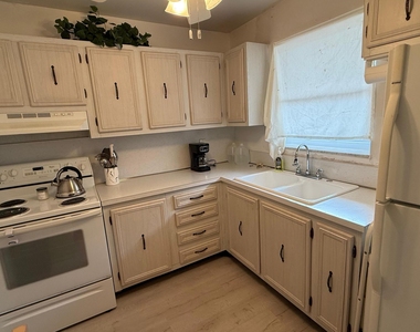 705 Lori Drive - Photo Thumbnail 5