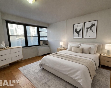 240 E 82nd St - Photo Thumbnail 4