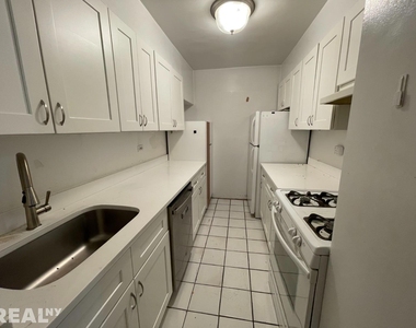 240 E 82nd St - Photo Thumbnail 5