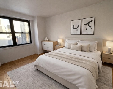 240 E 82nd St - Photo Thumbnail 3
