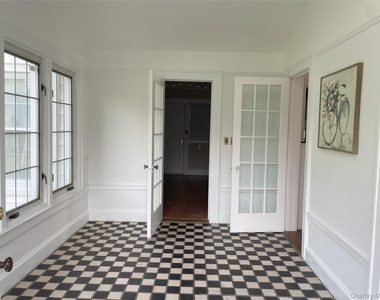 56 Nassau Boulevard - Photo Thumbnail 10