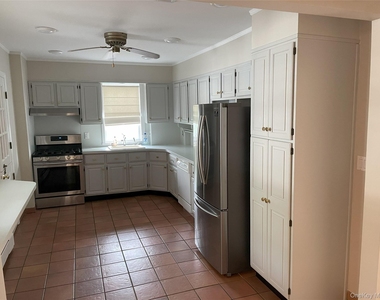 56 Nassau Boulevard - Photo Thumbnail 9
