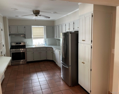 56 Nassau Boulevard - Photo Thumbnail 2